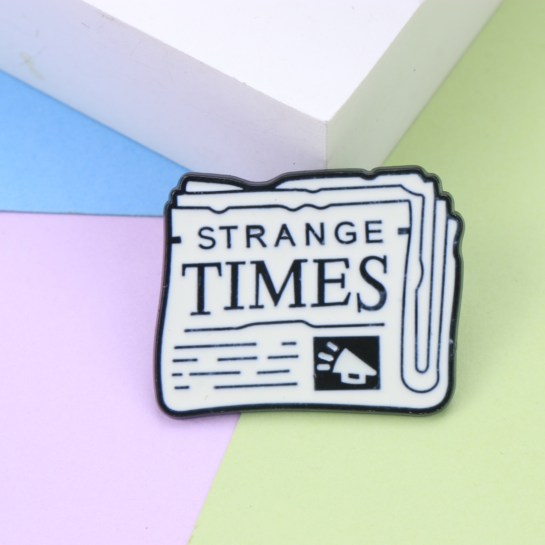 Retro Newspaper Strange Times  - огляд і ціна Vintage Fashion Newspaper