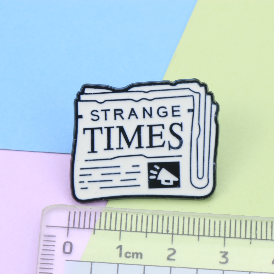 Retro Newspaper Strange Times  - огляд і ціна Vintage Fashion Newspaper
